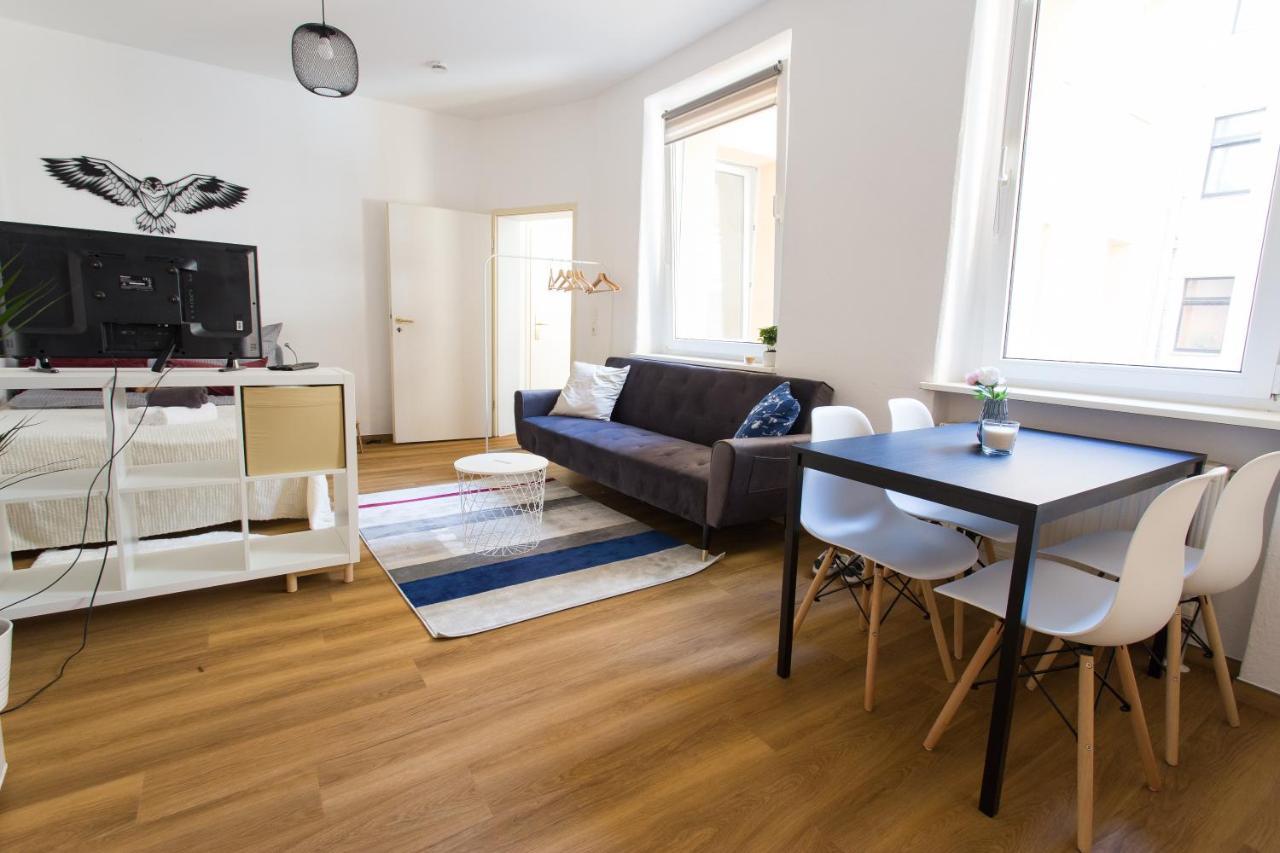 Fullhouse - Halle - T28 - Hawk Apartment ภายนอก รูปภาพ
